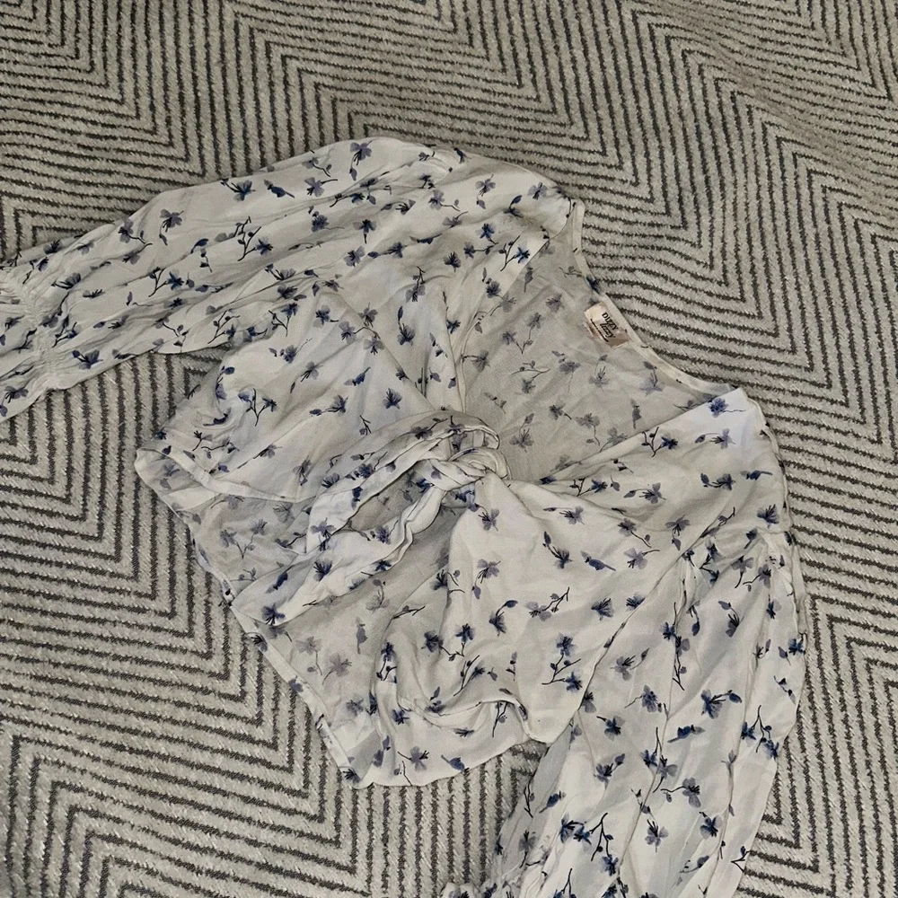 Floral Puff Sleeve Tops bundle of two shirts‎